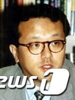 본문 이미지 - 전재국 전두환 전 대통령의 장남이 3일 뉴스타파가 발표한 조세피난처 페이퍼컴퍼니 설립 한국인 4차 명단에 포함됐다. 전씨는 영국령 버진아일랜드에 페이퍼컴퍼니를 설립한 것으로 알려졌다.(뉴스1DB)2013.6.3/뉴스1 © News1   김보영 
