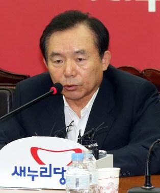 본문 이미지 - 이인제 새누리당 의원이 10일 서울 여의도 새누리 당사에서 열린 최고중진연석회의에서 발언을 하고 있다. 2013.7.10/뉴스1 © News1 송원영 기자