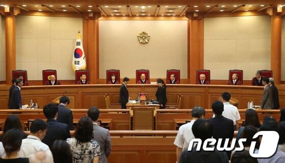 본문 이미지 -  11일 오후 서울 종로구 재동 헌법재판소 대심판정에서 &#39;DNA법&#39; 부칙 제2조1항 위헌확인사건에 대한 공개변론이 열렸다. © News1 한재호 기자