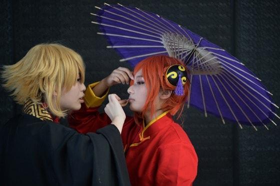 본문 이미지 - 코스프레(cosplay) 팬들이 11일 중국 상하이에서 시작된 제9회 국제 코믹게임 엑스포  개막행사를 위해 준비하고  있다. 중국 국내와 전세계에서 300개 이상의 애니메이션, 게임 기업이 참가해 5일간 전시행사를 갖는다. © AFP=News1  