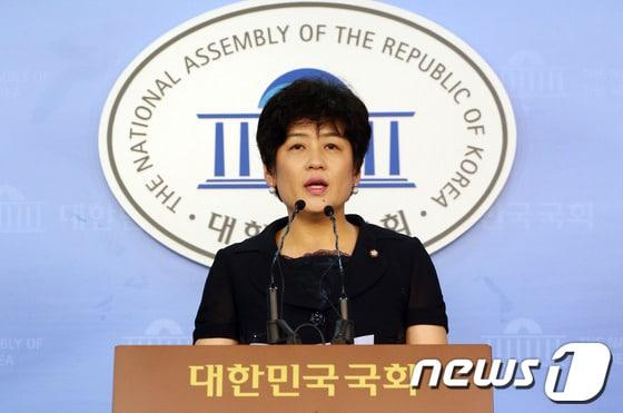 본문 이미지 - 강은희 새누리당 원내대변. 2013.7.15/뉴스1 © News1   허경 기자