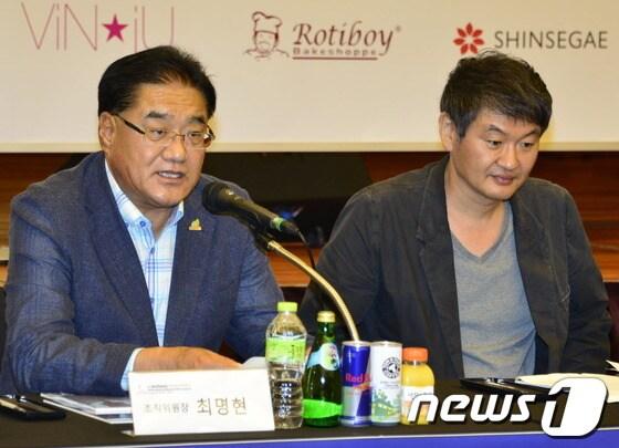 본문 이미지 - 제천국제음악영화제 시작을 알리는 기자회견을 하고 있는 최명현 제천시장(왼쪽)과 허진호 집행위원장. © News1 