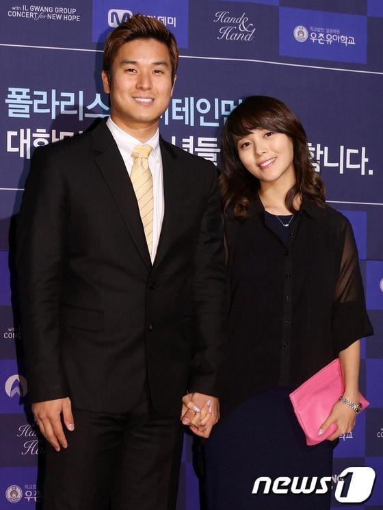 본문 이미지 - 원더걸스 리더 선예는 지난 1월 선교사 출신 캐나다 교포 제임스 박&#40;왼쪽&#41;과 결혼 후 미국으로 건너갔다. 2013.7.21 뉴스1  © News1   