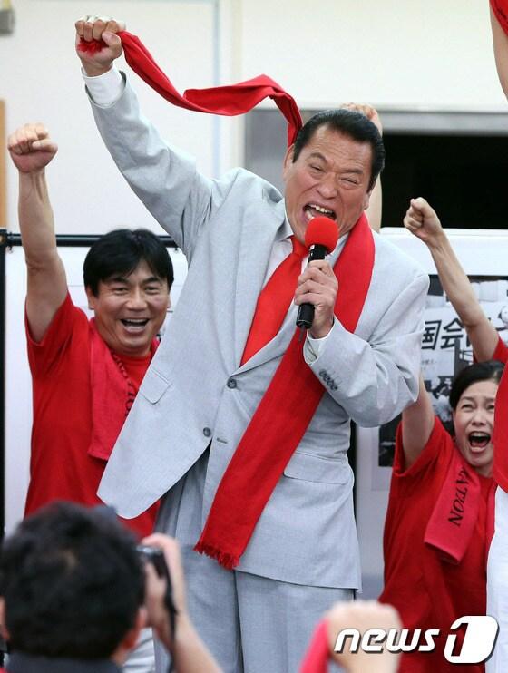 본문 이미지 - 일본유신회 비례대표 당선자 안토니오 이노키(70)©AFP=News1 