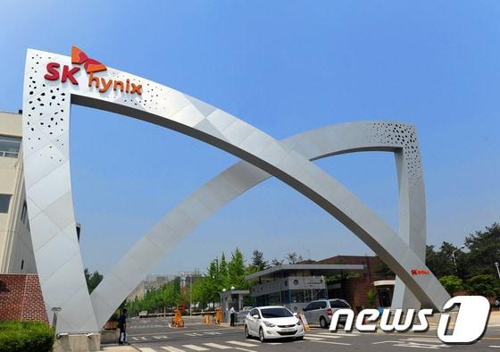 본문 이미지 - SK하이닉스 이천 정문. 2013.07.25/뉴스1 ⓒ News1