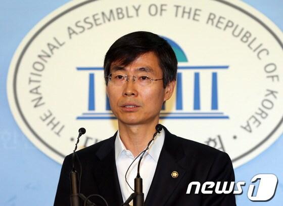 본문 이미지 - 조경태 민주당 최고위원. 2013.7.25/뉴스1 © News1   허경 기자