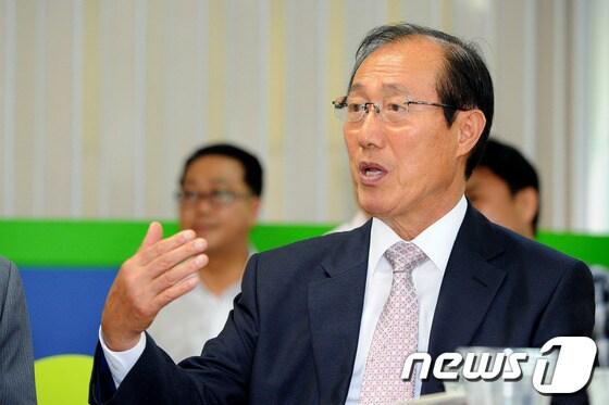 본문 이미지 -  대통령 소속 3대 국정과제위원회 중 하나인 지역발전위원회의 이원종 위원장.  2013.7.25/뉴스1 © News1 김대웅 기자