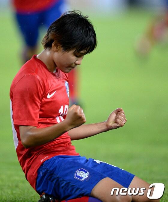 본문 이미지 - 잉글랜드 여자 슈퍼리그&#40;FA WSL&#41; 첼시 레이디스의 입단을 확정 지은 지소연&#40;22&#41;.   © News1   박정호 기자