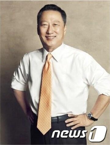 본문 이미지 -                                                                                      박용만 회장 프로필 사진 두산그룹 제공.© News1  