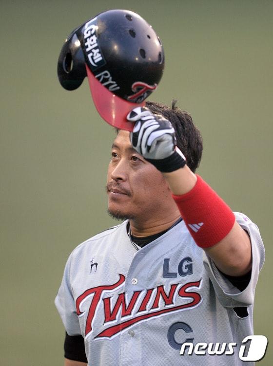 본문 이미지 - LG 트윈스의 프랜차이즈스타 이명규가 9일 은퇴식을 갖고 공식적으로 그라운드와 작별한다. /뉴스1 DB