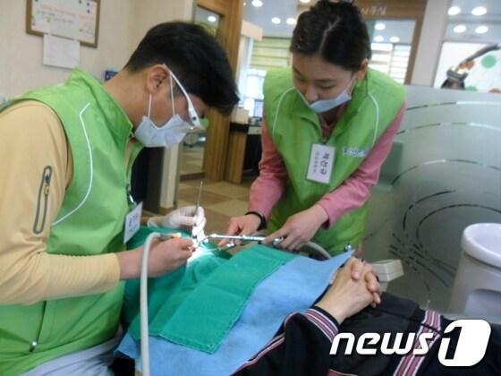 본문 이미지 - 희망나눔 치과공동체는 중학생 50명을 선발해 장학금 1000만원을 지원한다고 8일 밝혔다.© News1 