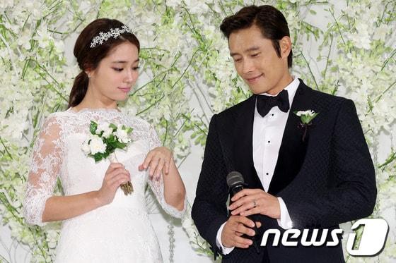 본문 이미지 - 배우 이병헌-이민정 부부. ⓒ News1