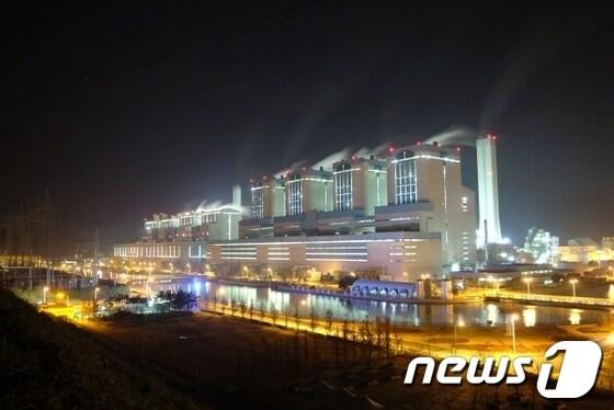 본문 이미지 - 충남 당진화력발전소 전경© News1   조문현 기자