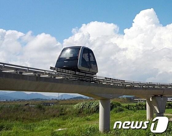 본문 이미지 - 순천만 정원박람회장에 운행될 무인궤도택시, 즉 PRT 모습./사진제공=순천시© News1