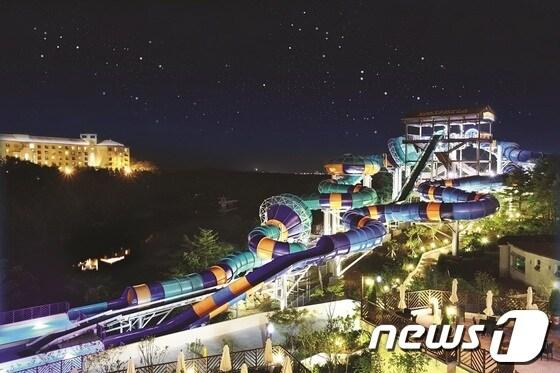 본문 이미지 - 한화리조트 설악워터피아 야간 전경.© News1 