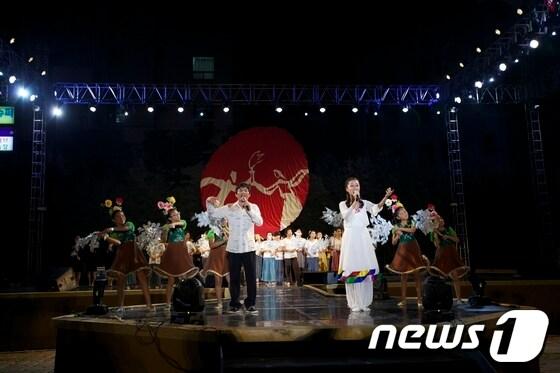 본문 이미지 - 광주문화재단은 제2회 광주세계아리랑축전의 부대행사인 아리랑원종대와 아리랑 춤사위에 참여한 대학생및 시민을 모집한다. 사진은 지난해 광주세계아리랑축전 © News1 