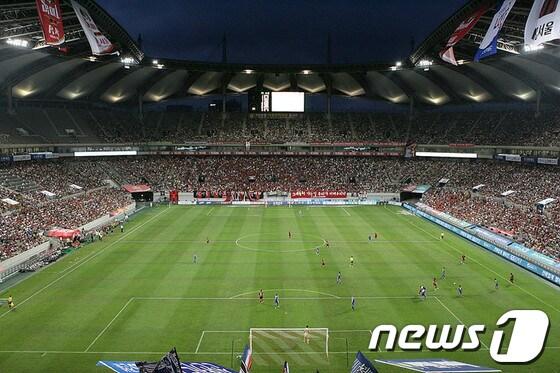 본문 이미지 - 2012년 8월 FC서울과 수원 삼성의 경기가 열린 서울월드컵경기장.(FC서울 제공).© News1