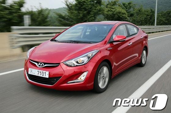 본문 이미지 - 현대차 더 뉴 아반떼 디젤 주행(사진제공=현대자동차)© News1  