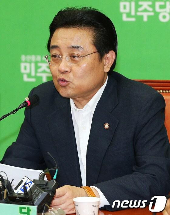 본문 이미지 - 전병헌 민주당 원내대표. 2013.8.21/뉴스1 © News1   오대일 기자