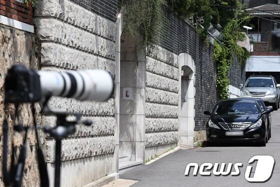 본문 이미지 - 서울 서대문구 연희동 전두환 전 대통령 자택 앞. © News1 한재호 기자