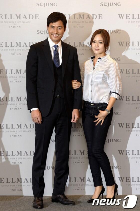 본문 이미지 - 배우 정우성과 성유리가 26일 오전 서울 중구 플라자호텔에서 열린 세정그룹 통합 유통 브랜드 '웰메이드' 론칭 행사에서 포토타임을 갖고 있다. 세정은 창립 40주년을 앞두고 새로운 비지니스 모델을 론칭, '인디안' 브랜드를 비롯해 앤섬, 앤클리프, 피버그린 등 기존 로드숍에 편집숍 개념을 더한 매장 리뉴얼 작업을 연말까지 완료한다고 밝혔다. 2013.8.26/뉴스1 © News1   안은나 기자