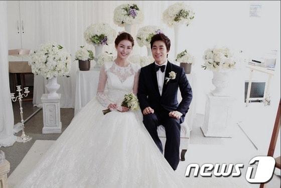 본문 이미지 - 배우 김정화와 CCM가수 유은성 © News1