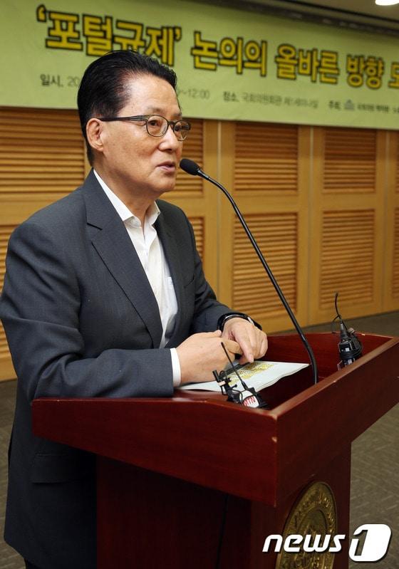 본문 이미지 - 박지원 전 민주당 원내대표. 2013.8.26/뉴스1 © News1   허경 기자