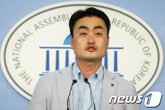 본문 이미지 - 홍성규 통합진보당 대변인. 2013.8.28/뉴스1 © News1   유승관 기자