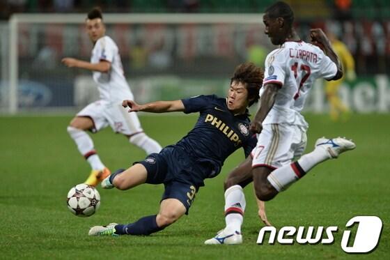 본문 이미지 - 네덜란드 에레디비지에 PSV 아인트호벤 소속의 박지성&#40;32&#41;.© AFP=News1   