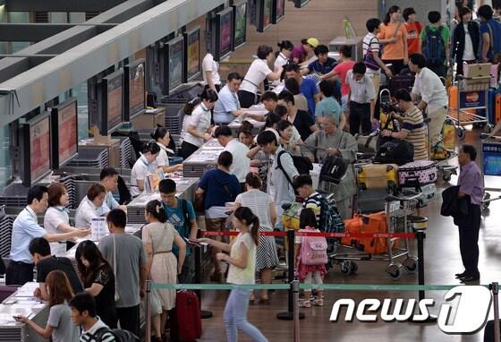 본문 이미지 - 인천국제공항 출국장  © News1   박세연 기자