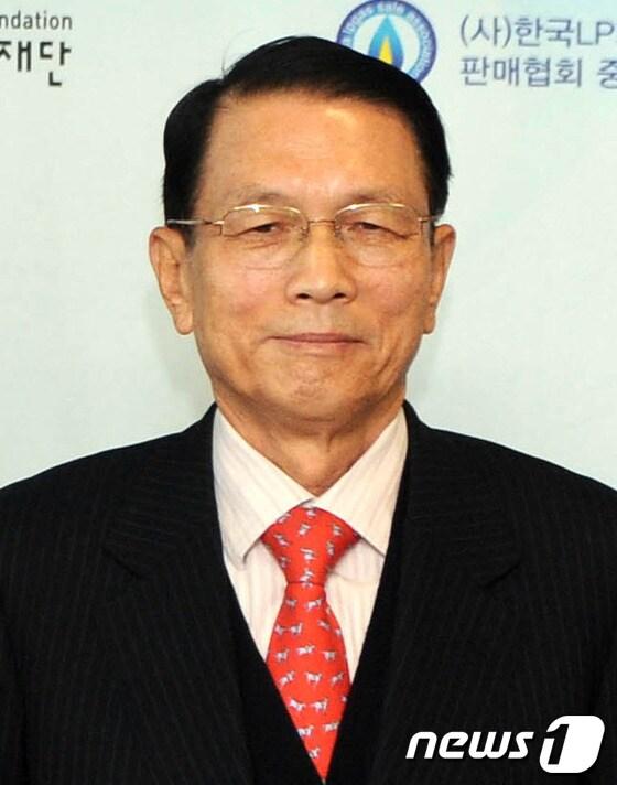 본문 이미지 - 박근혜 대통령이 5일 신임 청와대 비서실장에 김기춘 전 법무장관을 임명했다. &#40;뉴스1 DB&#41; 2013.8.5/뉴스1 © News1 김보영 