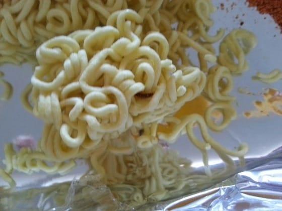 본문 이미지 - 농심 '김치라면'에서 인체 유해한 애벌레' 수시렁이'가 검출됐다. © News1  