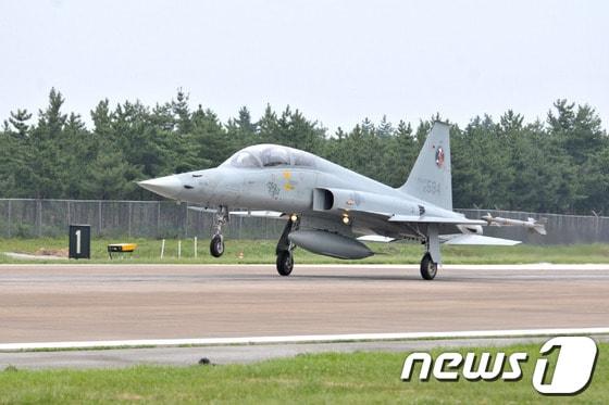 본문 이미지 - 공군 제18전투비행단 205전투비행대대 F-5 전투기. (뉴스1 DB) ⓒ News1
