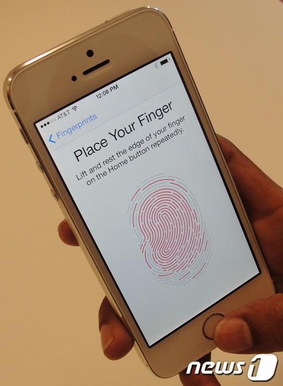 본문 이미지 - 애플의 아이폰5s. ©AFP= News1 