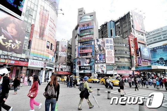 본문 이미지 - 대만 타이페이의 번화가 서문정(사진제공=하나투어) © News1  