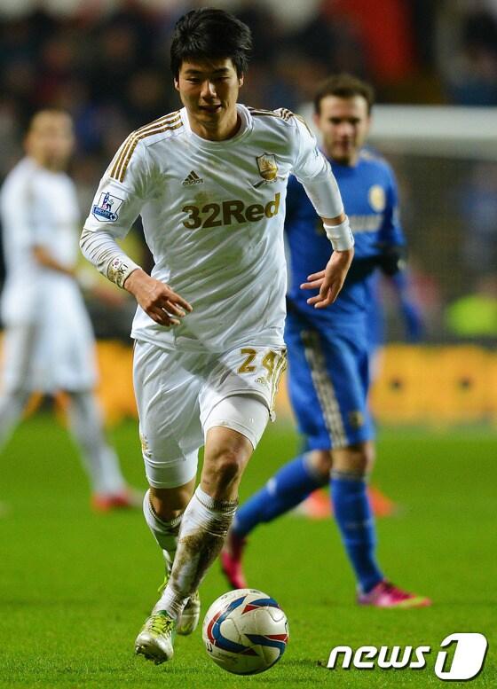 본문 이미지 - 선덜랜드에서 데뷔전을 앞두고 있는 기성용.  © AFP=News1  