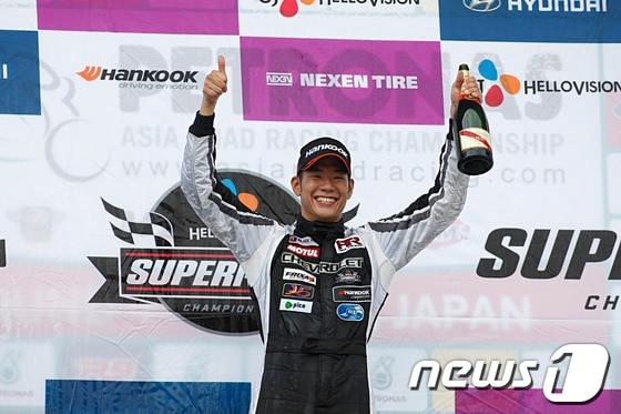 본문 이미지 - '쉐보레팀' 김진표, 2013 CJ헬로비전 슈퍼레이스 5라운드 우승(사진제공=한국지엠)© News1  