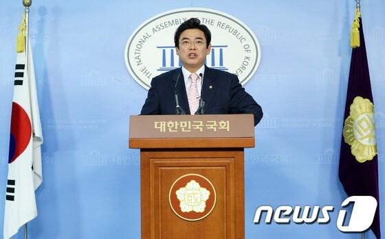 본문 이미지 -                                  홍지만 새누리당 원내대변인.  2013.9.2/뉴스1 © News1 오대일 기자