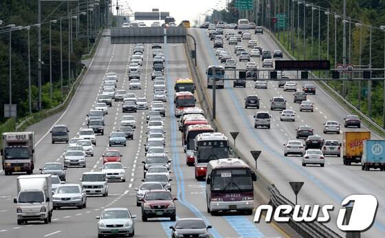 본문 이미지 - 경기도 성남 서울요금소에서 바라본 경부고속도로./뉴스1 © News1 박정호 기자