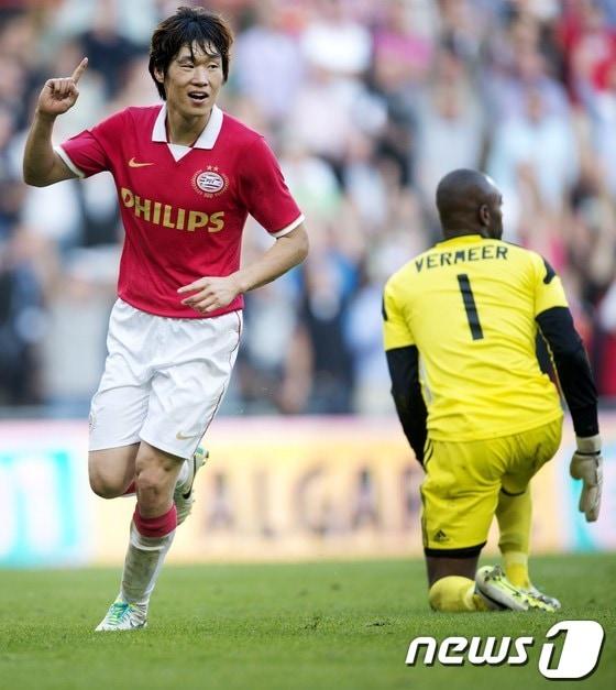 본문 이미지 - 오는 20일&#40;한국시간&#41; 흐로닝언과의 원정경기에 복귀할 것이 유력한 박지성&#40;32·PSV 아인트호벤&#41;.© AFP=News1