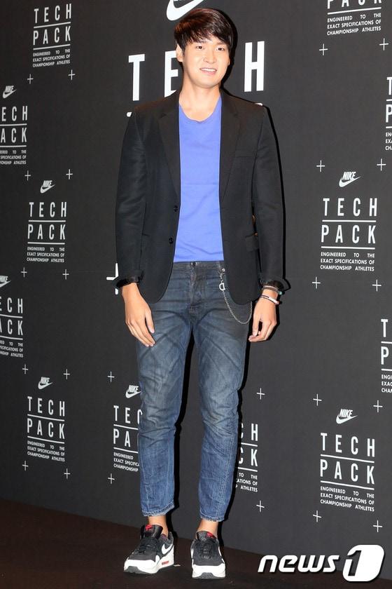본문 이미지 - 배우 정겨운이 지난 9월24일 오후 서울 중구 장충동 신라호텔에서 열린 나이키 '테크 팩' 쇼케이스에 참석해 포토타임을 갖고 있다. 2013.9.24 뉴스1 © News1   