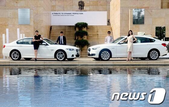 본문 이미지 - BMW 세단 뉴 5시리즈&#40;좌&#41;와 뉴 그란투리스모&#40;우&#41; 2013.9.25 머니투데이/뉴스1 © News1