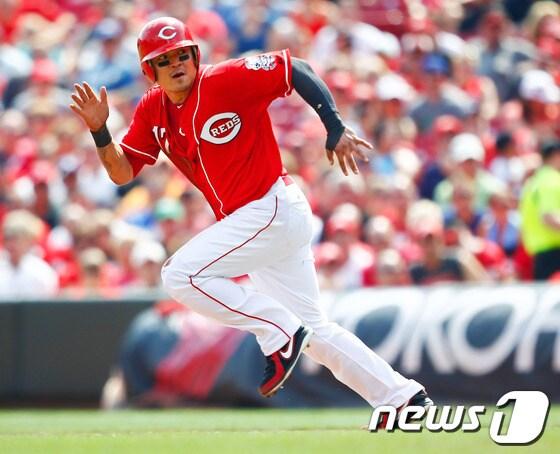 본문 이미지 - 올 시즌 FA자격을 취득하는 신시내티 레즈의 추신수. © AFP=News1 