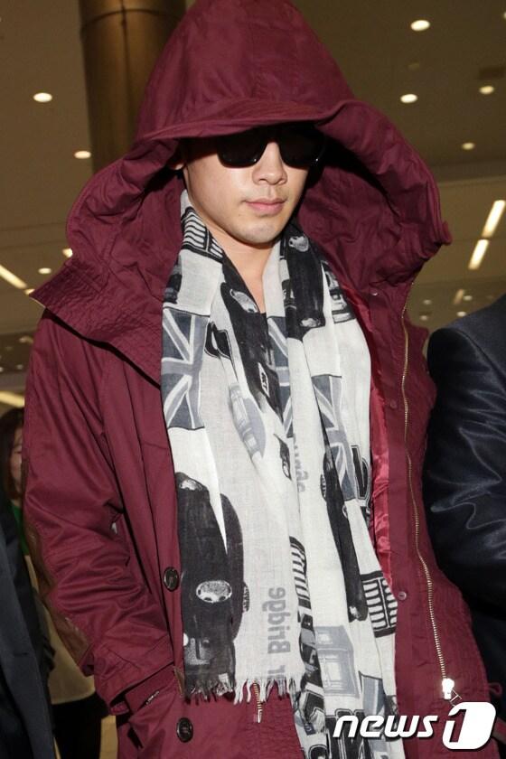 본문 이미지 - 비 할리우드 영화 출연./가수 비가 지난 27일 중국 후난 TV의 오디션 프로그램 '콰이러난성(快樂男聲)' 결승전 방송을 마치고 28일 오후 인천국제공항을 통해 귀국하고 있다. 2013.9.28 스타뉴스/뉴스1 © News1   