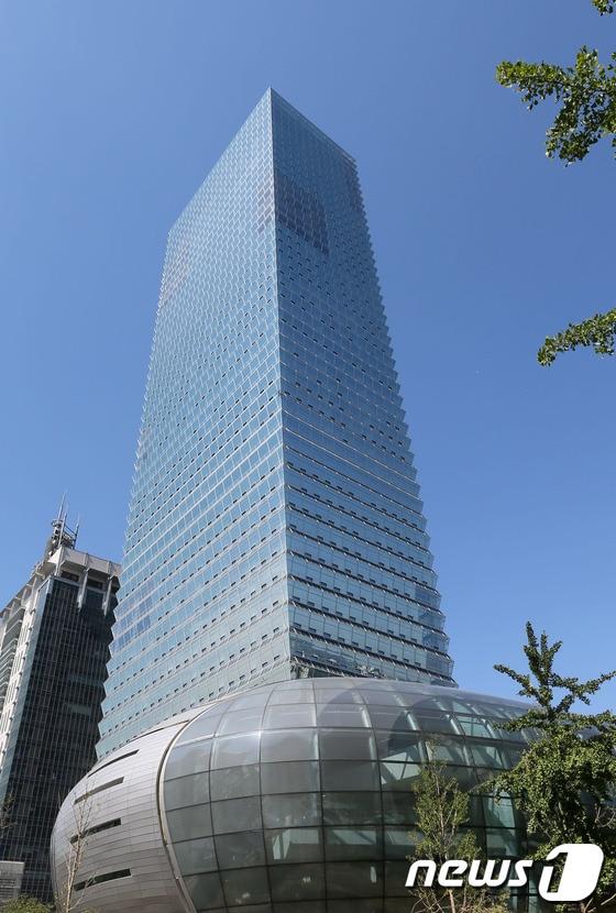 본문 이미지 - 전경련 신축회관 FKI 타워 전경 ⓒ News1