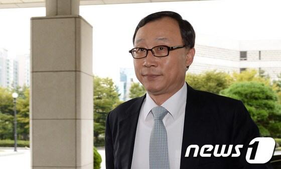 본문 이미지 - 채동욱 검찰총장이 퇴임식인 30일 오전 서울 서초동 대검찰청으로 출근하고 있다. 2013.9.30/뉴스1 © News1 양동욱 기자