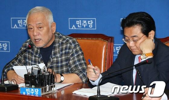 본문 이미지 - 민주당 김한길 대표가 30일 오전 서울 여의도 국회에서 열린 최고위원회의에서 모두발언을 하고 있다. 김 대표는 이 자리에서 