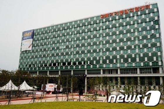 본문 이미지 - 2020 의료기기 창업공모전에서 대상 퓨리메디를 비롯해 총 3개팀이 수상팀으로 선정됐다. 원주의료기기테크노밸리가 위치한 강원 원주 기업도시 내 의료기기 종합지원센터 전경. ⓒ News1