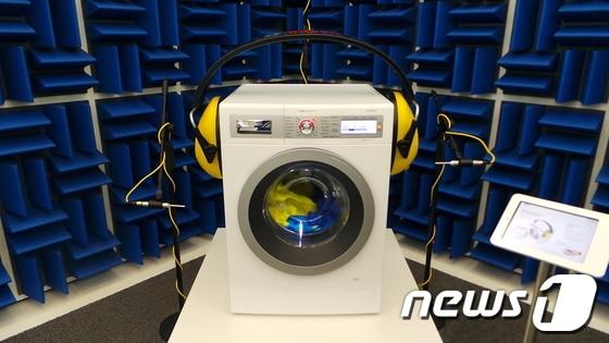 본문 이미지 - IFA20143에서 저소음 세탁기를 전시했다.© News1  