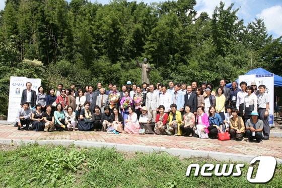본문 이미지 - (재)익산문화재단(이사장 이한수)와 ‘2013 가람문학제’ 추진위원회가 공동 주최·주관한 ‘2013 가람문학제’가 막을 내렸다.(사진제공=익산문화재단) © News1 박윤근 기자